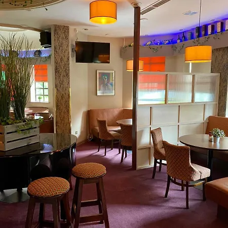 Twin Trees & Leisure Club Hotel 3*