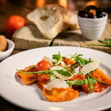 Twin Trees بالينا