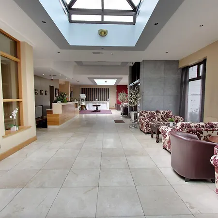 فندق Twin Trees 3*