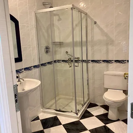 فندق Twin Trees بالينا