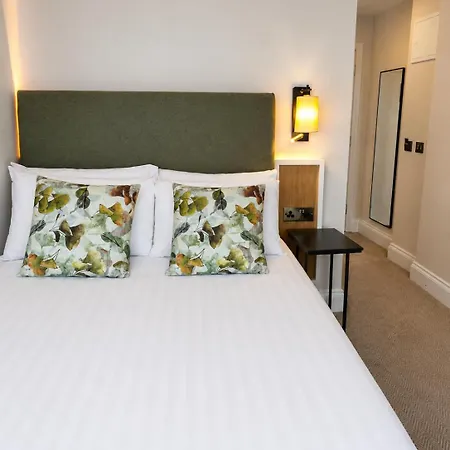 Twin Trees & Brusna Falls Leisure فندق بالينا