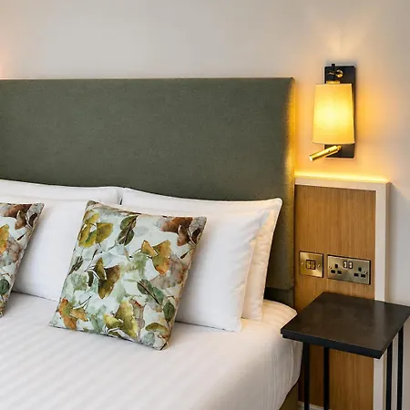 Twin Trees & Brusna Falls Leisure 3* بالينا
