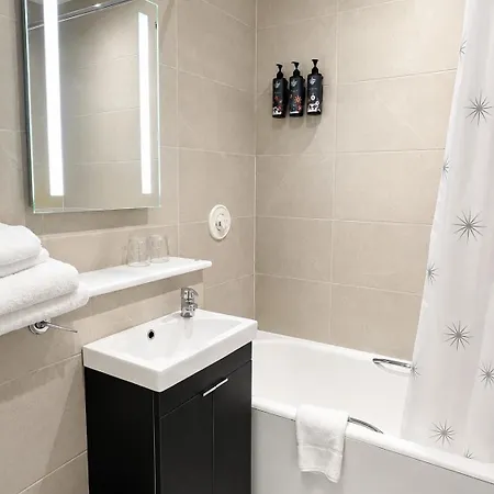 Twin Trees & Brusna Falls Leisure فندق