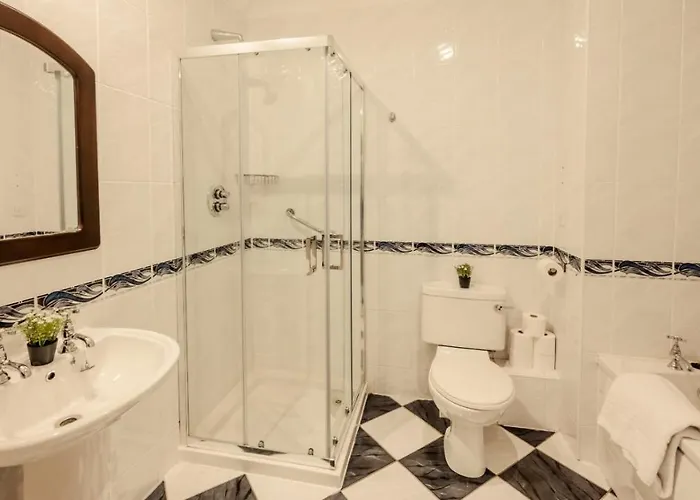 Twin Trees בלינה