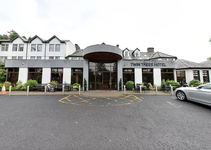 Twin Trees מלון 3*