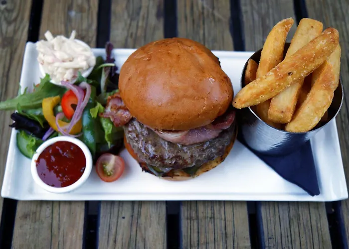 מלון Twin Trees 3*