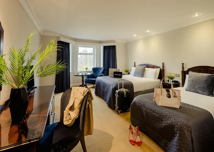 Hotel Twin Trees & Brusna Falls Leisure