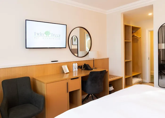 Twin Trees & Brusna Falls Leisure 3*
